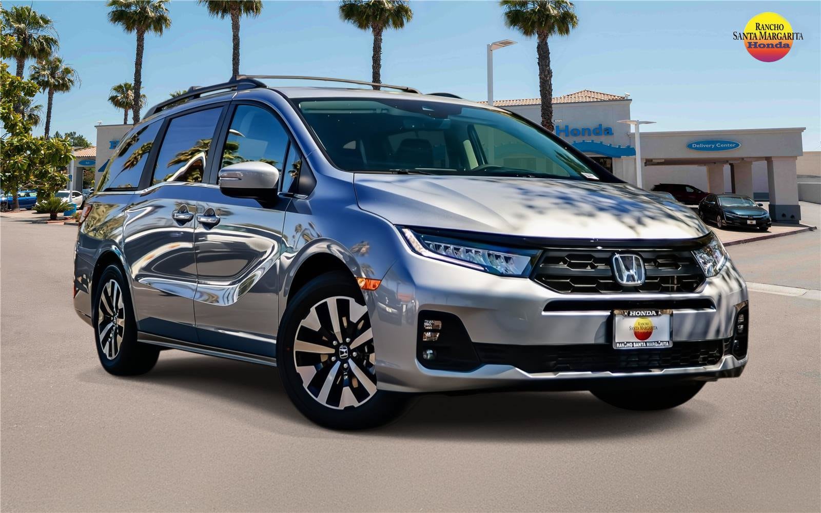 Honda Odyssey vs Toyota Sienna for Orange County Families